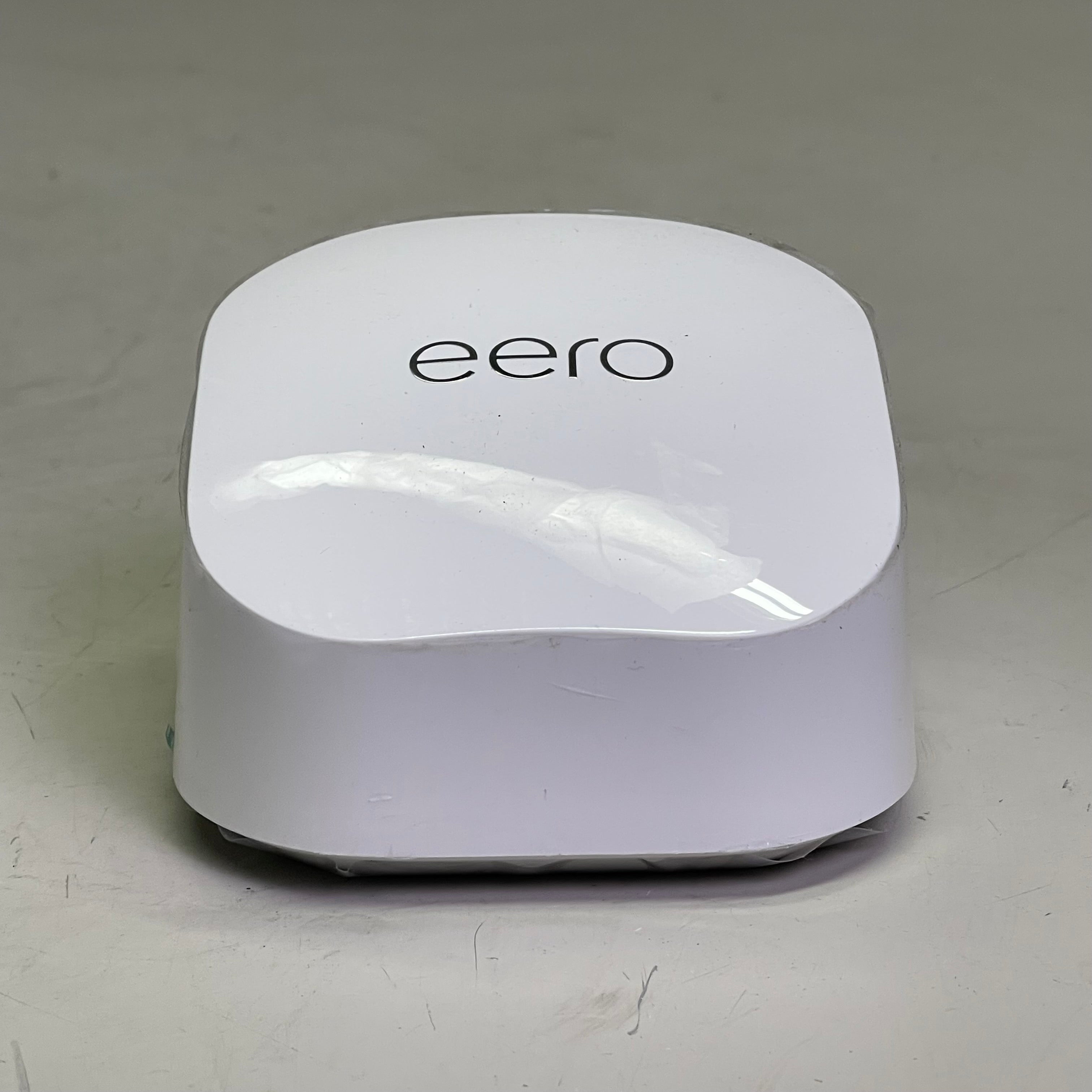 AMAZON Eero 6+ Mesh Wifi Router 1 Gigabit, 75+ devices, 1500 sq ft White R010001 (New Other)