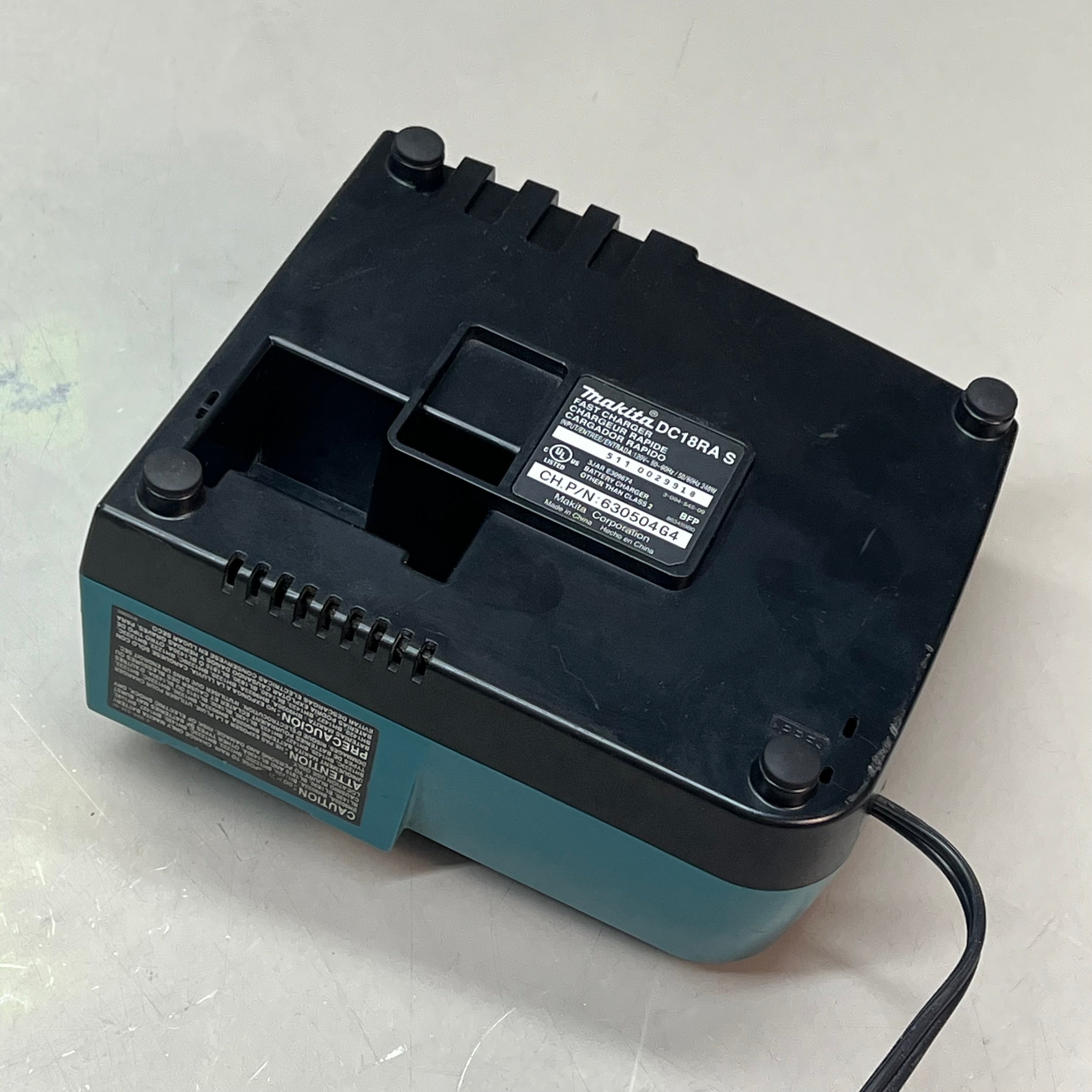 MAKITA Rapid Battery Charger Forced Air Cooling Fan 18v Black/Blue DC18RA (Used)