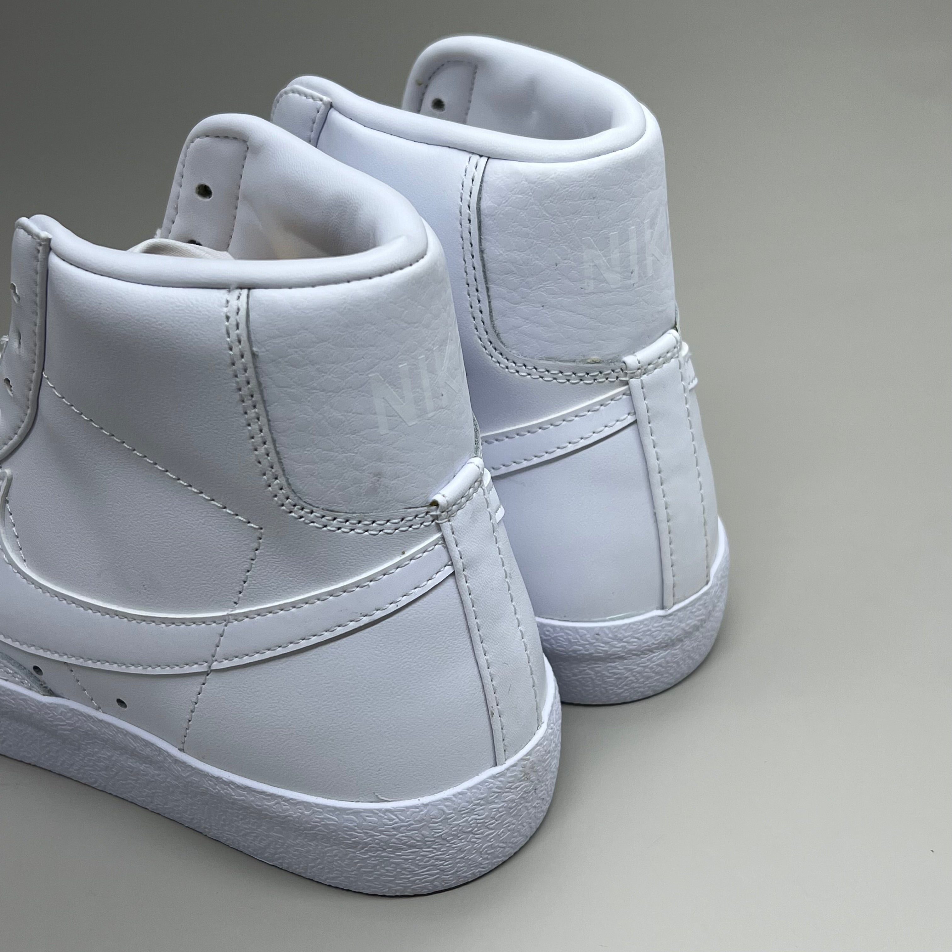 NIKE Blazer Mid 77' High-top Shoes SZ Womens 8 Mens 6.5 White & Peach CZ1055-117