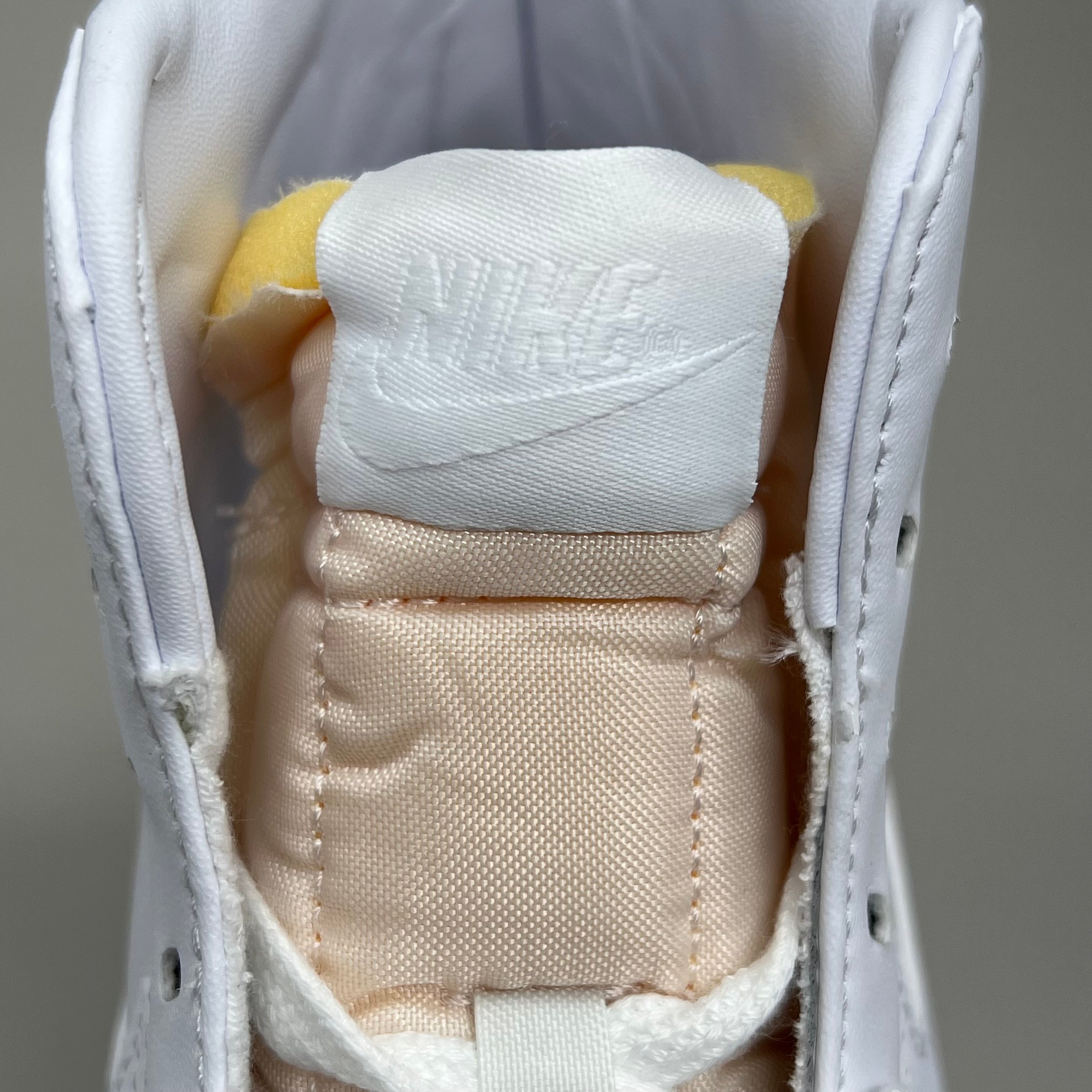 NIKE Blazer Mid 77' High-top Shoes SZ Womens 8 Mens 6.5 White & Peach CZ1055-117