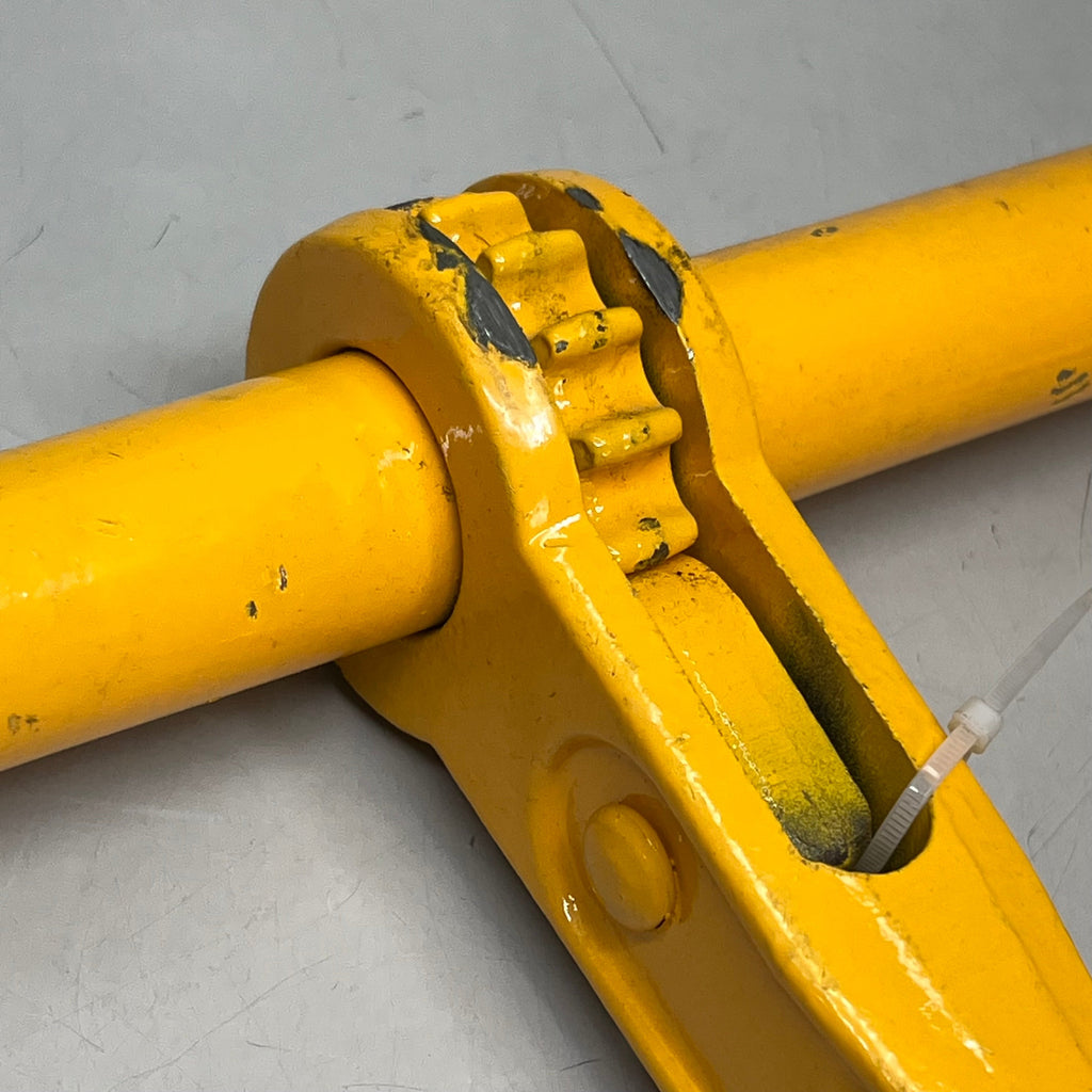 KINGCHAIN Ratchet Type Load Binder W/ Grab Hooks  5/16"-3/8" 5400lbs (Used)