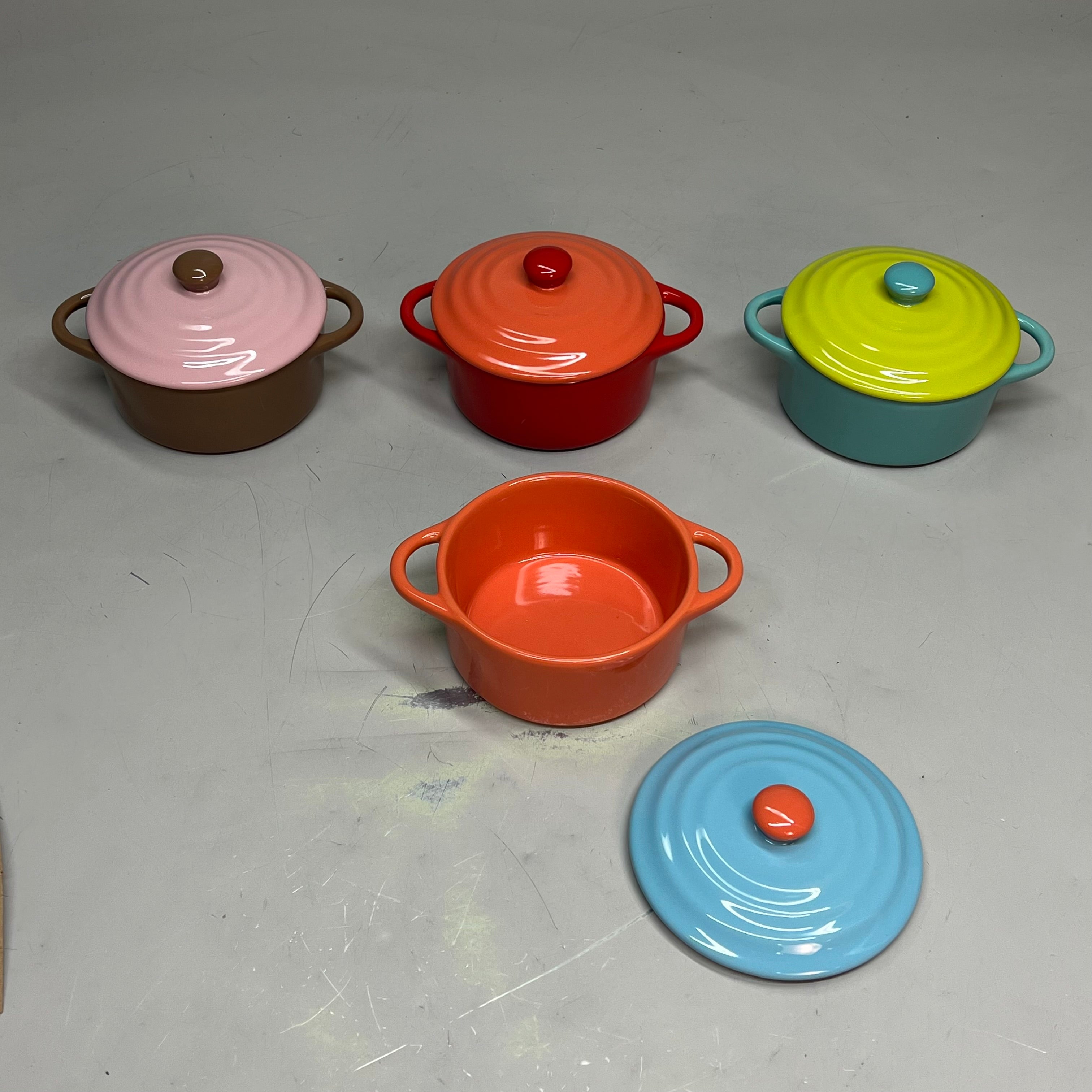 ZA@ CREATIVE CO-OP Set Of 4 Stoneware Two-Tone Baker W/ Lid  1-1/3 Cup  Multicolor DG0461A