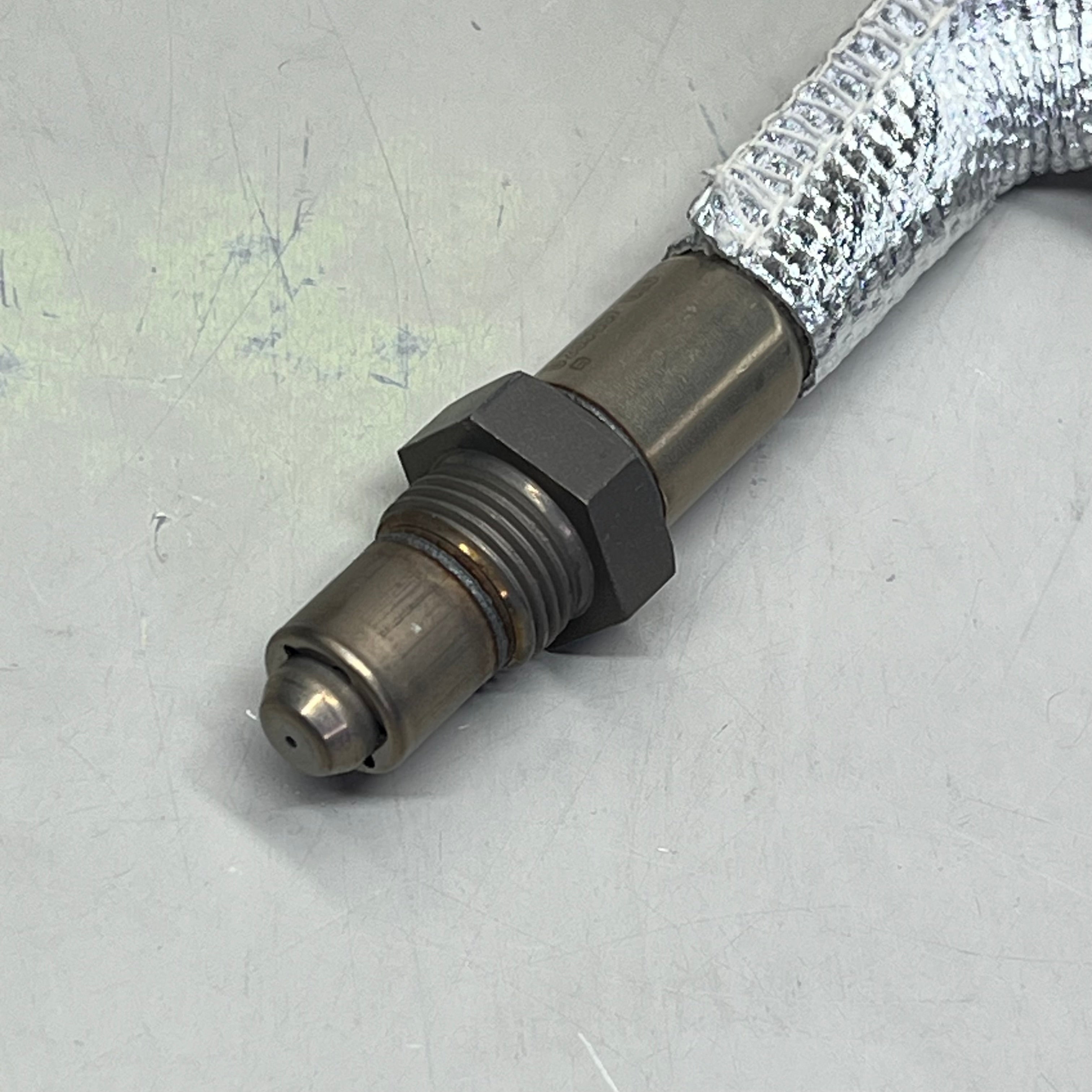 BOSCH Oxygen Sensor Male Connector Type For Volvo Vehicles 17007