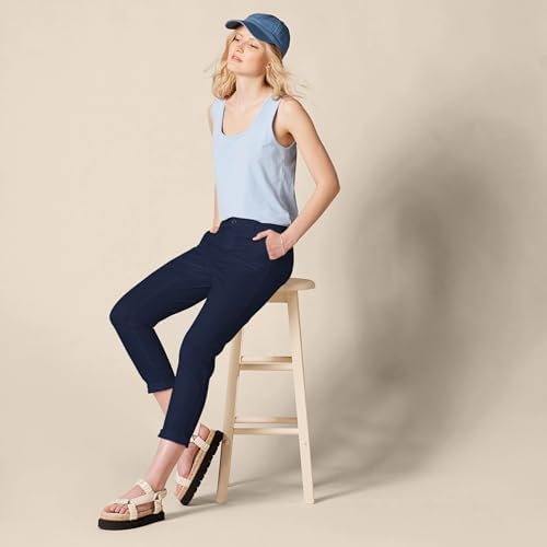Amazon Essentials Women's Mid-Rise Slim-Fit Stretch Cropped Capri Pants (Available in Plus Size)