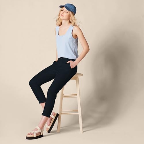 Amazon Essentials Women's Mid-Rise Slim-Fit Stretch Cropped Capri Pants (Available in Plus Size)