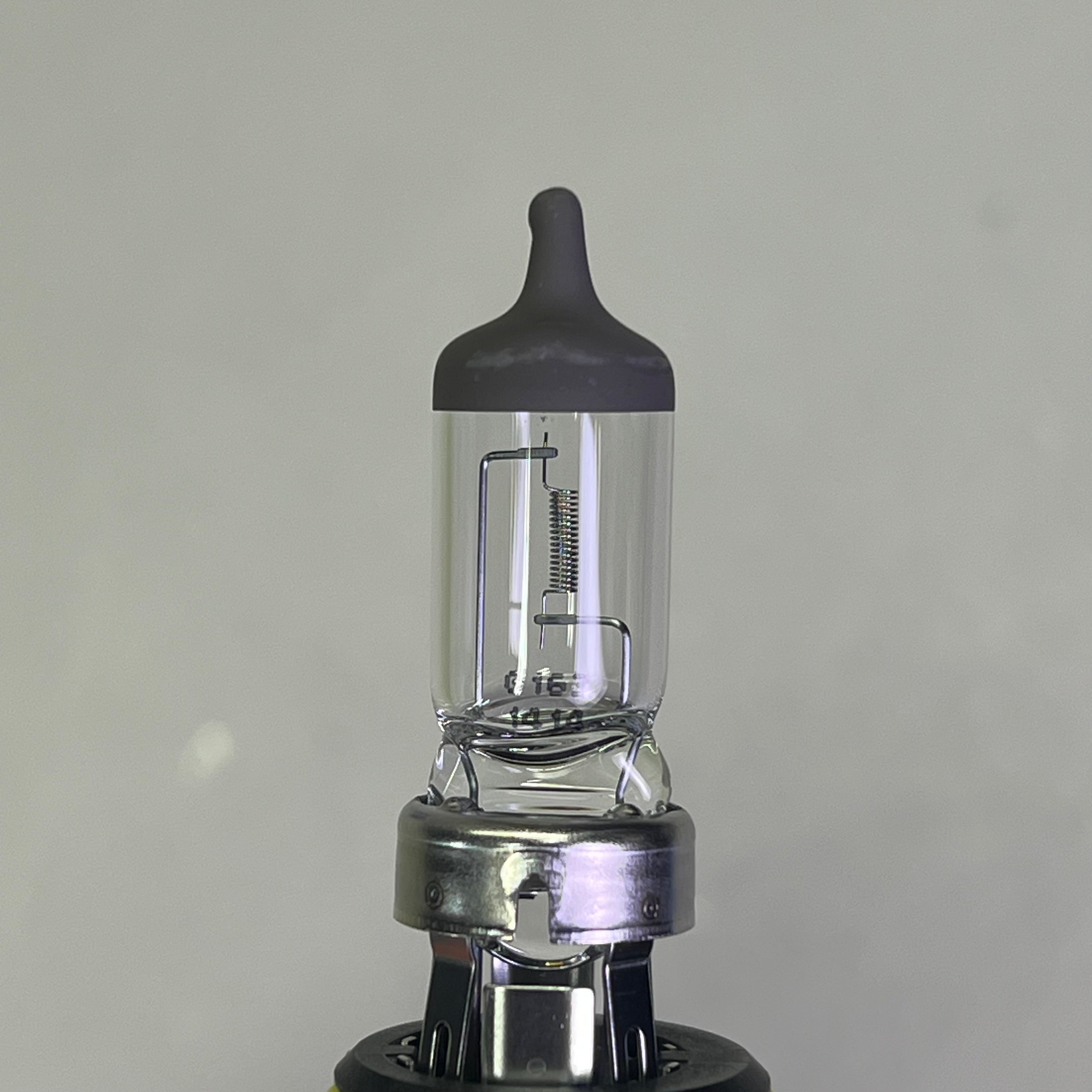 SYLVANIA 9006 Standard Halogen Headlight Bulbs – 2 Pack