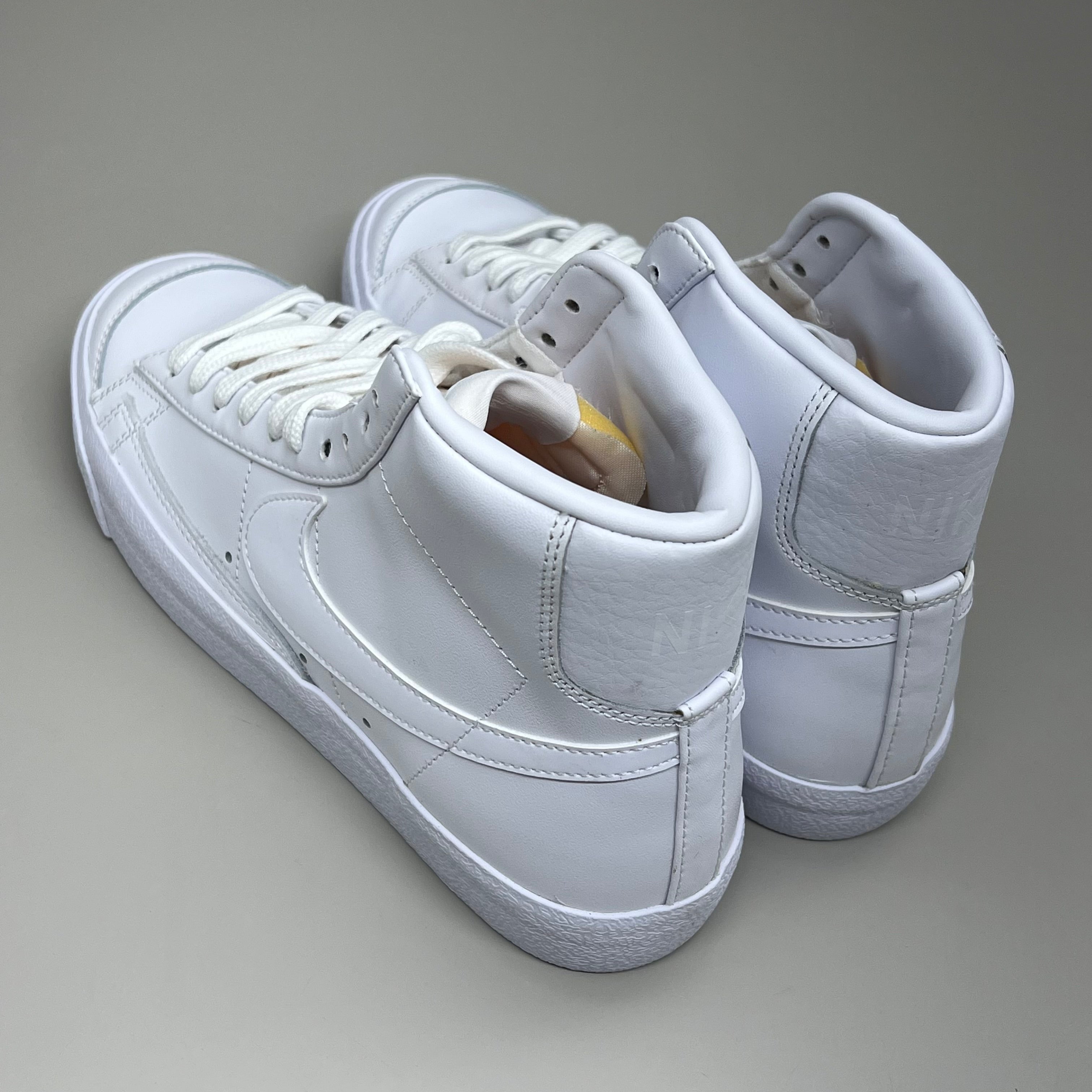 NIKE Blazer Mid 77' High-top Shoes SZ Womens 8 Mens 6.5 White & Peach CZ1055-117