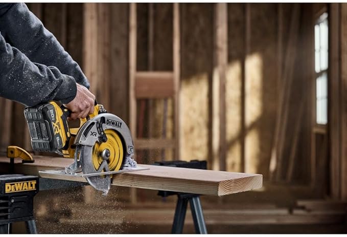 DEWALT 20V MAX* XR Brushless Cordless 7-1/4 in. Circular Saw (Tool Only) (DCS590B) (Renewed)