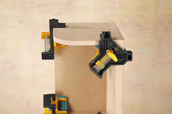 wolfcraft 2 ES 22 Corner Clamp I 3051000 I For quick and easy fixing of boards and frames at a 90° angle, for example when assembling shelves, small cupboards or frames