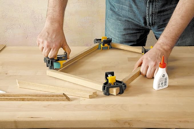 wolfcraft 2 ES 22 Corner Clamp I 3051000 I For quick and easy fixing of boards and frames at a 90° angle, for example when assembling shelves, small cupboards or frames