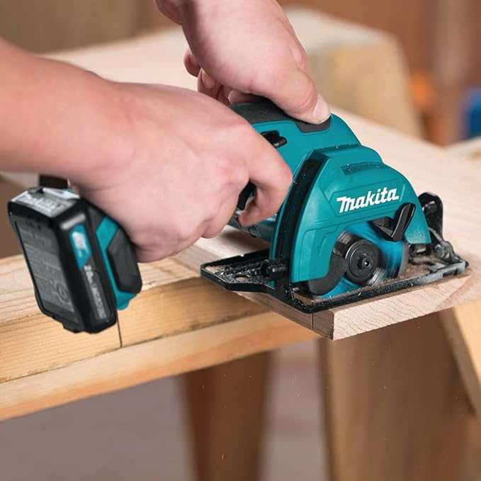 Makita SH02R1-R 12V MAX CXT Brushless Lithium-Ion 3-3/8 in. Cordless Circular Saw Kit (2 Ah) (Renewed)