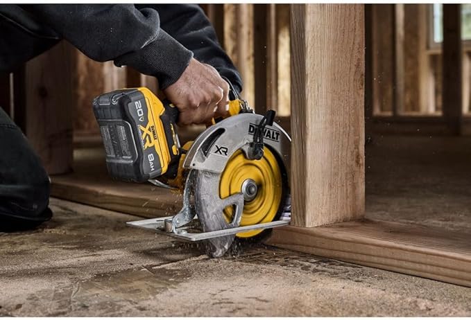 DEWALT 20V MAX* XR Brushless Cordless 7-1/4 in. Circular Saw (Tool Only) (DCS590B) (Renewed)