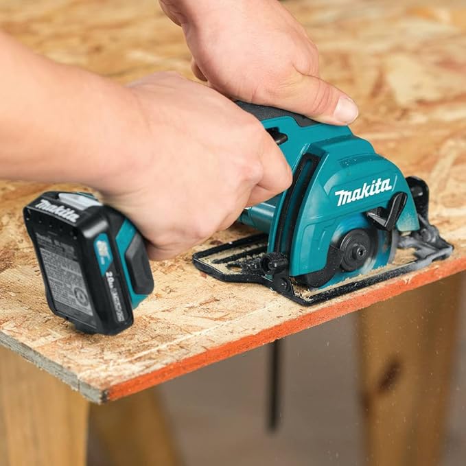 Makita SH02R1-R 12V MAX CXT Brushless Lithium-Ion 3-3/8 in. Cordless Circular Saw Kit (2 Ah) (Renewed)