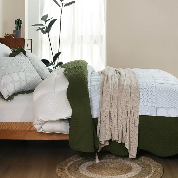 Cmfshape Geometry Embroidery Quilt Set,3 Pieces Queen Size Quilt Bedding Set,Classic Geometry Pattern Quilts,Ultra Soft Lightweight Reversible Bedspread Coverlets for All Season(Dark Green,90"x90")