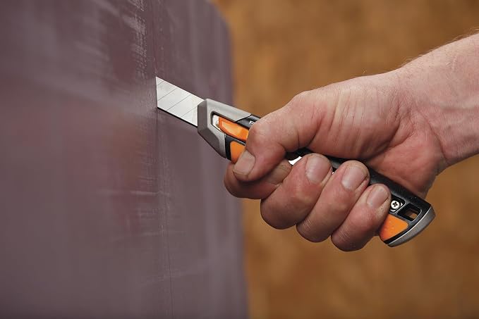 Fiskars CarbonMax Snap-Off Knife, Length 16,5cm, Including (18mm), Stainless Steel Blade/Plastic Handle, 1027227, Orange/Black