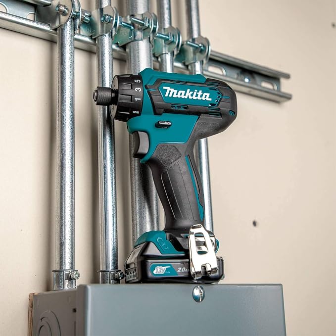 Makita FD10R1 12V max CXT Lithium-Ion Cordless 1/4" Hex Screwdriver Kit (2.0Ah) with ADP06 12V max CXT Lithium-Ion Cordless Power Source