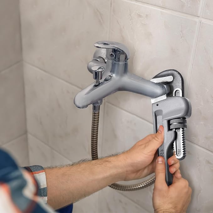 VEVOR Pipe Wrench, 14" Aluminum Straight Pipe Wrench, Automatic Jaw Adjustment, Adjustable Plumbing Wrench, Easy to Carry, Ergonomic Handle, Hangable Design, for Water Pipes, Automotive Repairs