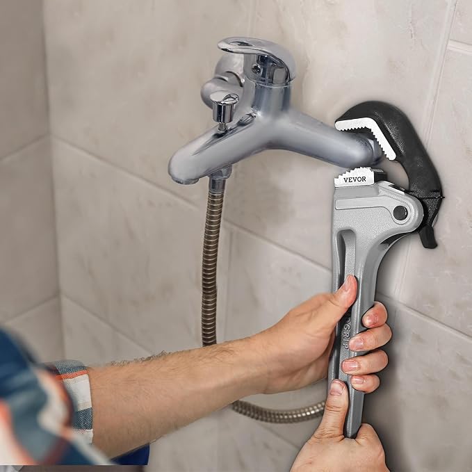 VEVOR Pipe Wrench, 18" Aluminum Straight Pipe Wrench, Automatic Jaw Adjustment, Adjustable Plumbing Wrench, Easy to Carry, Ergonomic Handle, Hangable Design, for Water Pipes, Automotive Repairs