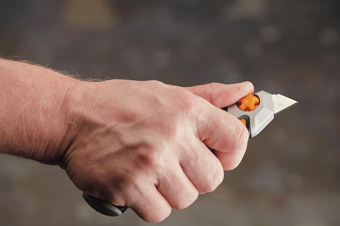 Fiskars CarbonMax Snap-Off Knife, Length 16,5cm, Including (18mm), Stainless Steel Blade/Plastic Handle, 1027227, Orange/Black