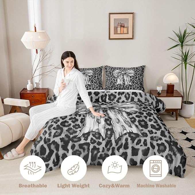Feelyou Leopard Print Bedding Set Soft for Boys Girls, Black Cheetah Comforter Set King Size Cute Bowknot Duvet Quilt Microfiber Bedroom Decor 3 Pcs with 2 Pillow Cases