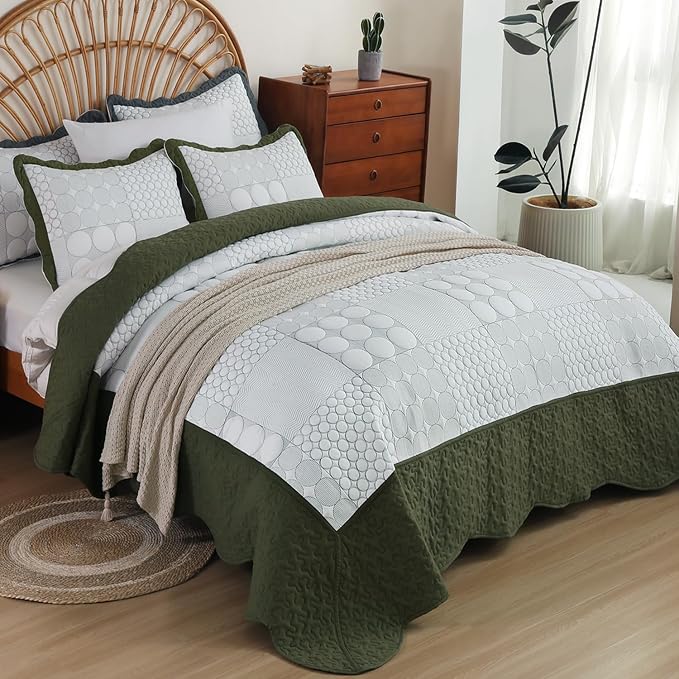 Cmfshape Geometry Embroidery Quilt Set,3 Pieces King Size Quilt Bedding Set,Classic Geometry Pattern Quilts,Ultra Soft Lightweight Reversible Bedspread Coverlets for All Season(Dark Green,104"x90")