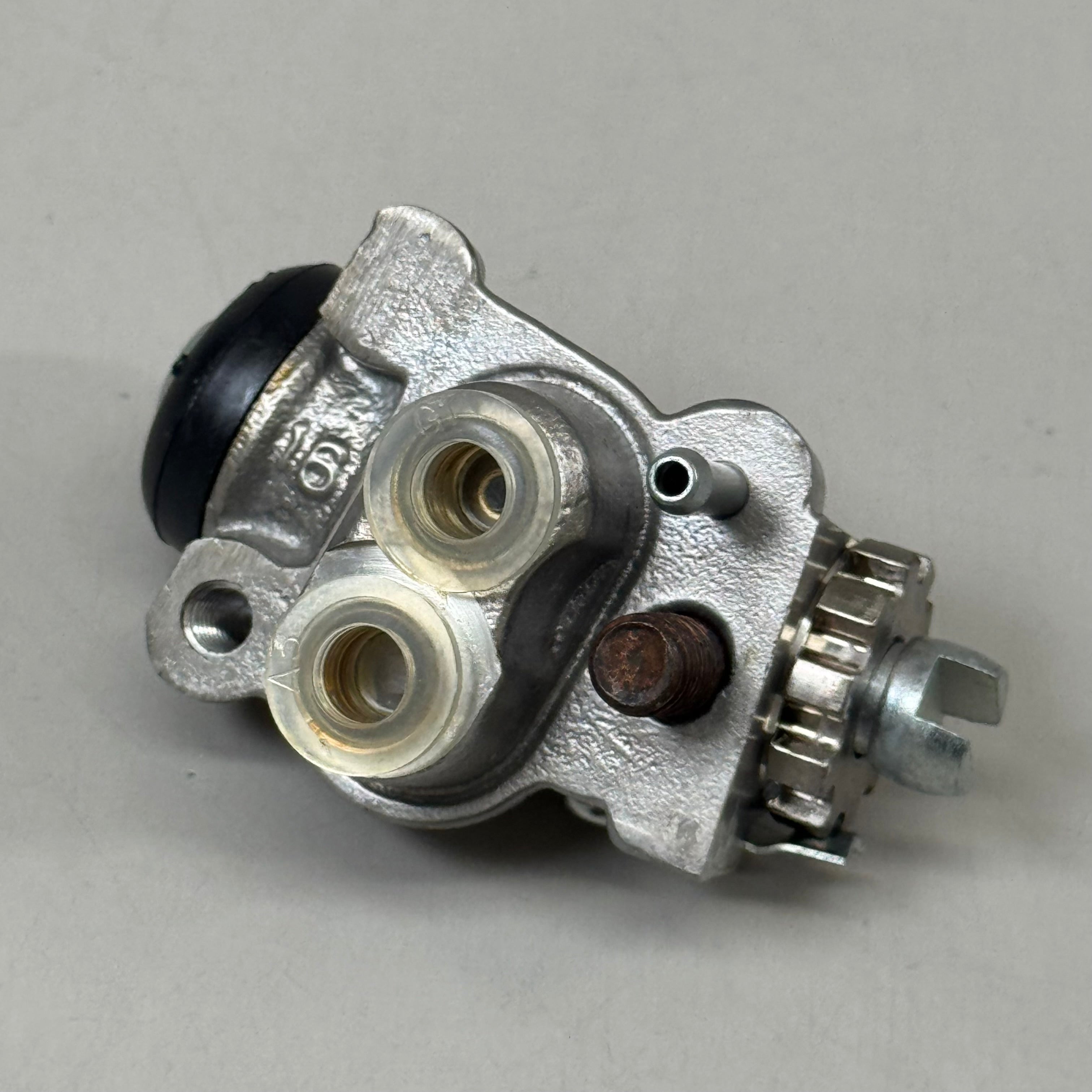 HONDA A, L. FR. Wheel Cylinder Assy TRX400 TRX450 4X4 OEM 45330-HN0-A01