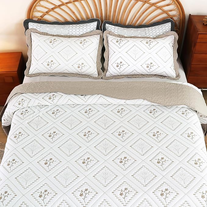 Cmfshape Floral Embroidery Quilt Set,3 Pieces California King Quilt Bedding Set,Classic Diamond Pattern Quilts,Ultra Soft Lightweight Reversible Bedspread Coverlets for All Season(Taupe,114"x102")