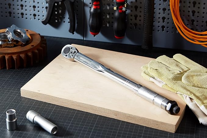 Amazon Basics 3/8-inch Drive Click Torque Wrench Ratchet, 15-80 ft.-lb, 20.4-108.5 Nm