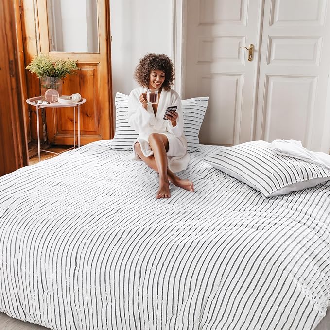 HOMBYS Oversized King Boho Comforter Set 120x98, Black White Tufted Jacquard Geometry Bedding Comforter for King Bed, Shabby Chic Bed Sets with 2 Matching Pillow Cases