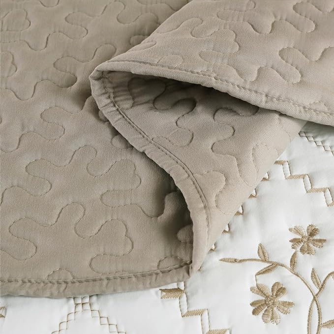 Cmfshape Floral Embroidery Quilt Set,3 Pieces Oversized King Quilt Bedding Set,Classic Diamond Pattern Quilts,Ultra Soft Lightweight Reversible Bedspread Coverlets for All Season(Taupe,120"x120")
