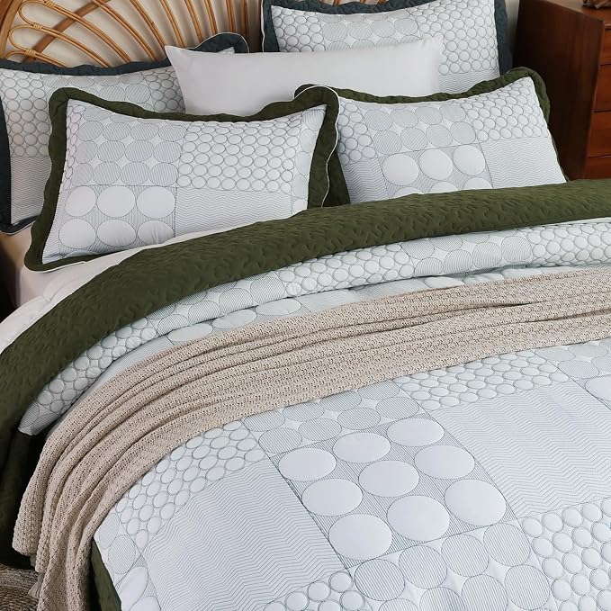 Cmfshape Geometry Embroidery Quilt Set,3 Pieces Queen Size Quilt Bedding Set,Classic Geometry Pattern Quilts,Ultra Soft Lightweight Reversible Bedspread Coverlets for All Season(Dark Green,90"x90")