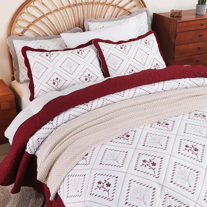 Cmfshape Floral Embroidery Quilt Set,3 Pieces King Size Quilt Bedding Set,Classic Diamond Pattern Quilts,Ultra Soft Lightweight Reversible Bedspread Coverlets for All Season(Burgundy,104"x90")