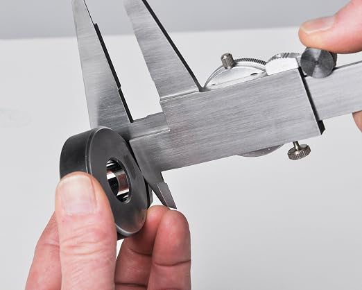 Fowler 52-008-707-0, Premium Dial Caliper with 0-6" Measuring Range (Black)