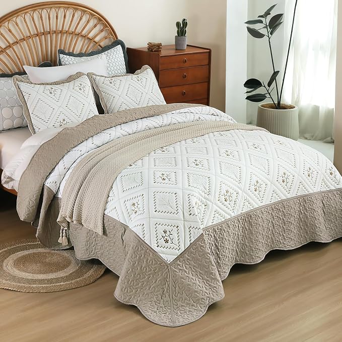 Cmfshape Floral Embroidery Quilt Set,3 Pieces California King Quilt Bedding Set,Classic Diamond Pattern Quilts,Ultra Soft Lightweight Reversible Bedspread Coverlets for All Season(Taupe,114"x102")