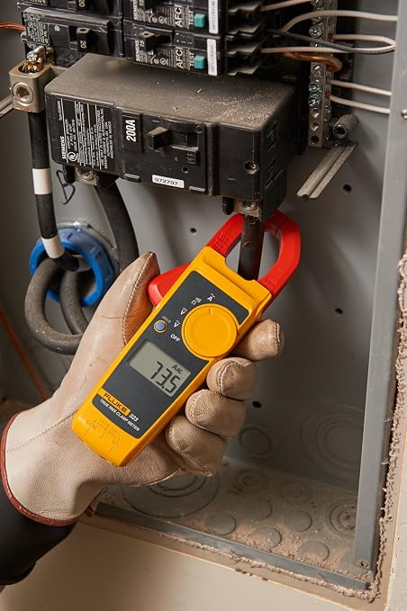 Fluke 323 Clamp Meter for Commercial/Residential Electricians, Measures AC Current to 400 A & AC/DC Voltage to 600 V, Resistance and Continuity, Includes 2 Year Warranty and Soft Carrying Case