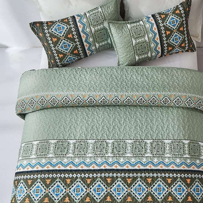 WONGS BEDDING Boho Quilt Set King,3 Piece Olive Green Fall Bedspread Coverlet Set with Geometry Printed for All Season, Lightweight Oversized Bohemian Bedding Set 104"×90"