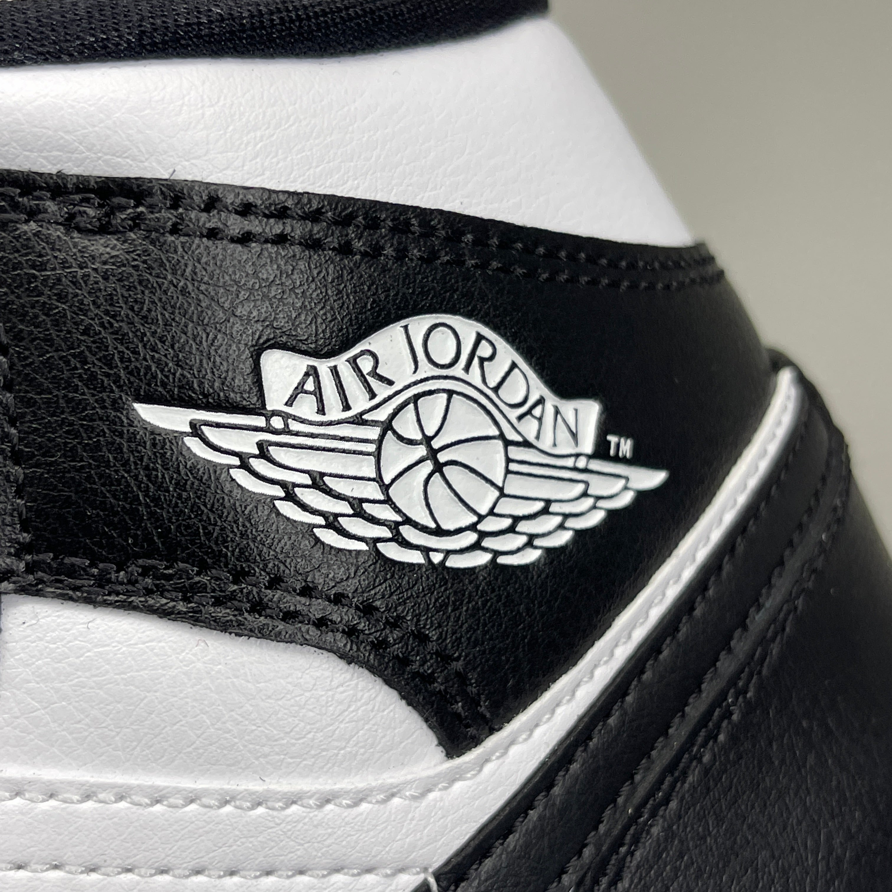 NIKE AIR JORDAN 1 Mid Panda Shoe Women's Sz 10.5 Black / White DV0991-101 (New)