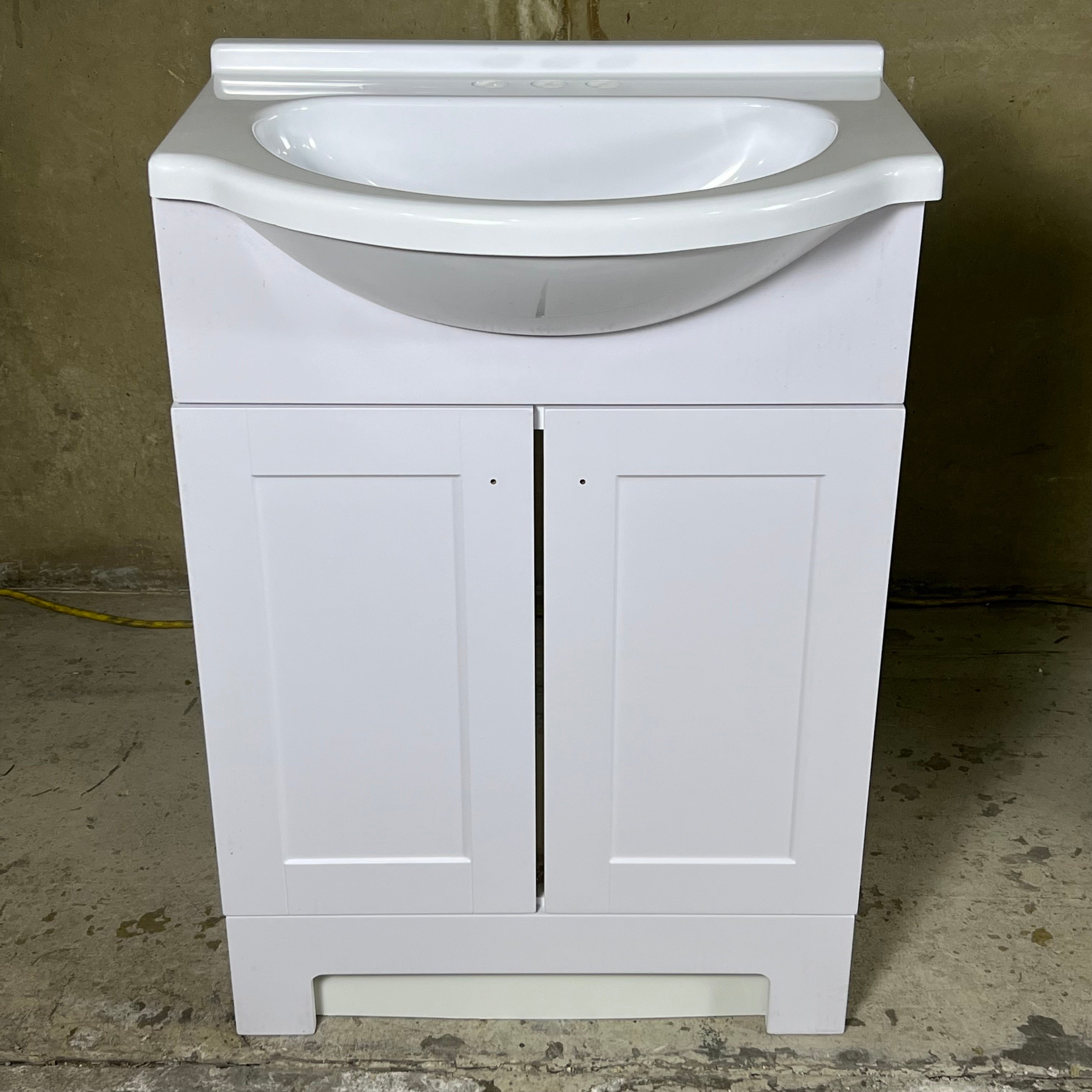 ZENNA HOME Single White Vanity Combo Sz 33” H x 24” L x 18” W RBC24WW