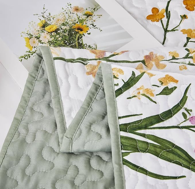 Boho Floral Quilt Set King Size, Lightweight Microfiber Bedspread Coverlet, Soft All Season Bedding with 2 Pillow Shams, Vintage Botanical Pattern (New-Orange Flowers, Queen) | Breathable