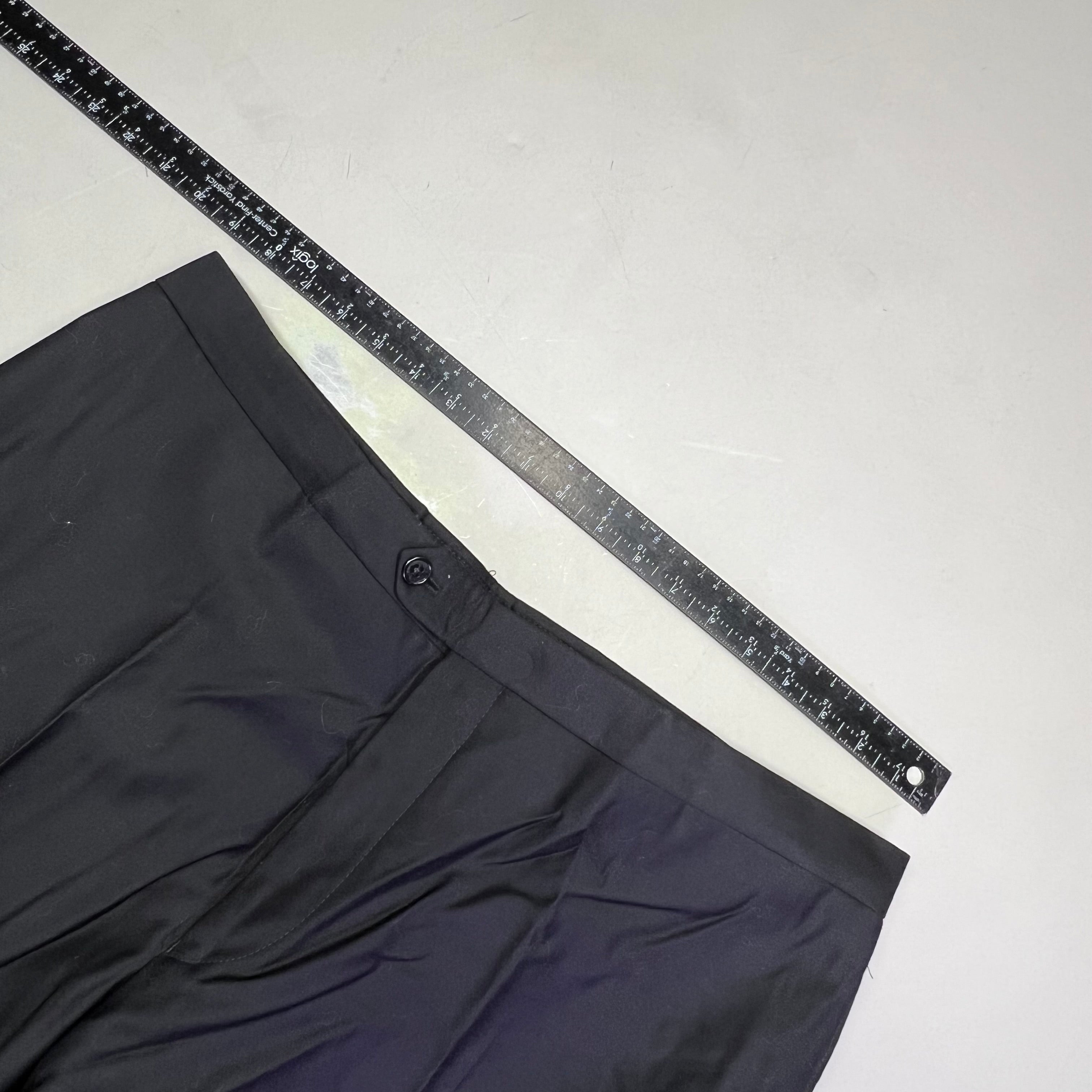 JOS A BANK Tailored Fit Button Up Suit Set  17 1/2-84 Black & White