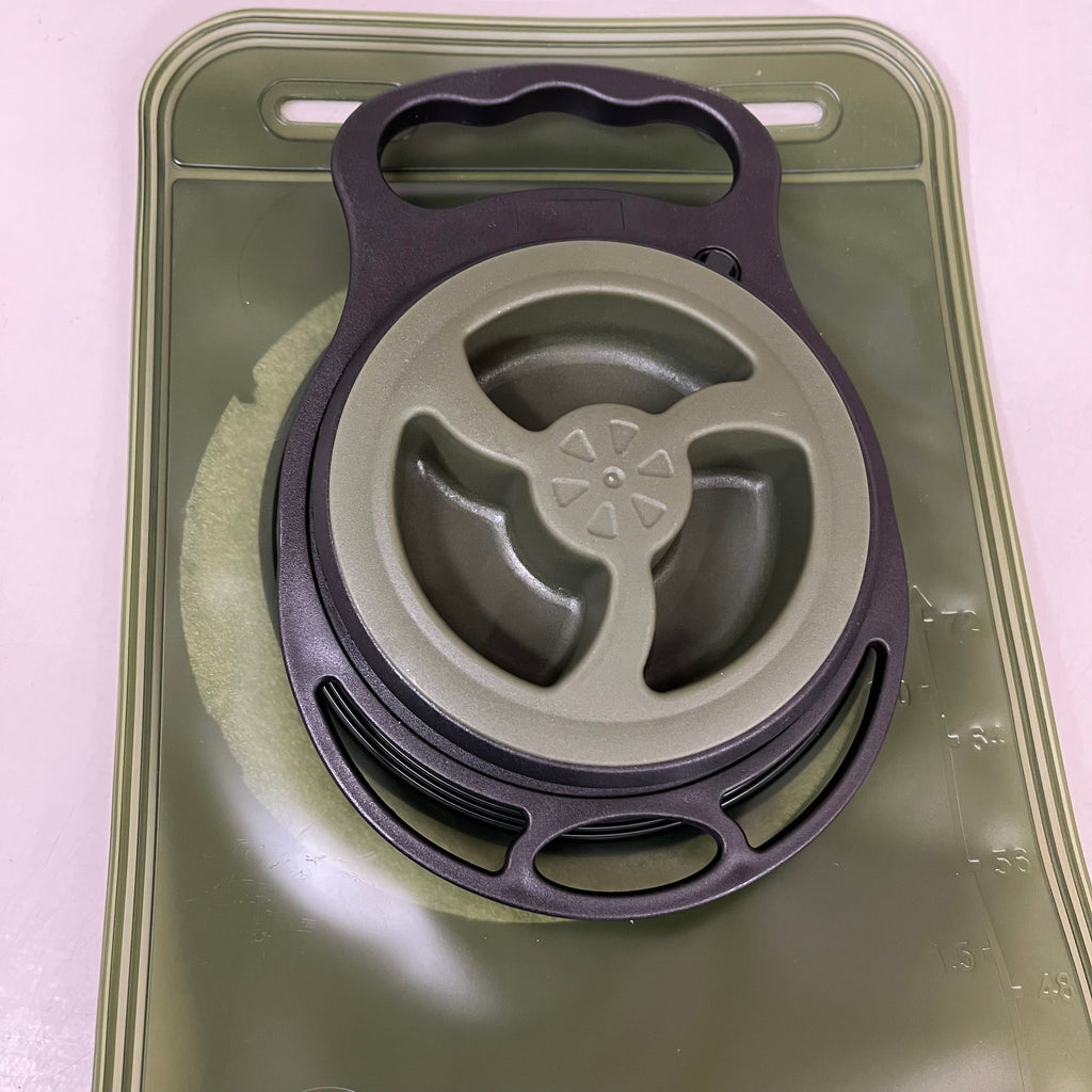 WORLD FAMOUS SPORTS Hydration Bladder 2 Liter 3.6"x7"x1" Forest Green XHB-BDR
