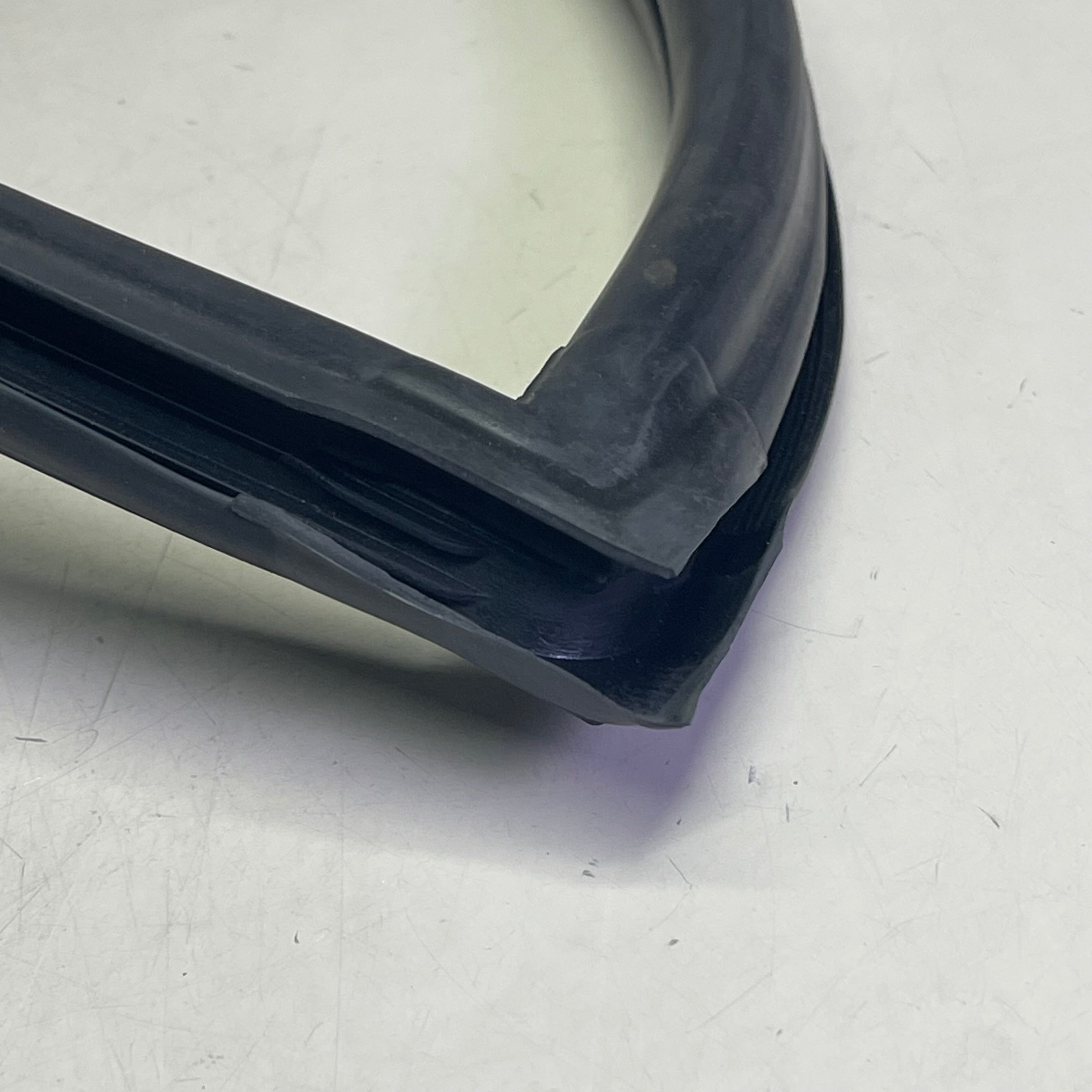 GOLD GLASS GROUP 4/4 Windshield Gasket Black GGG-685-B