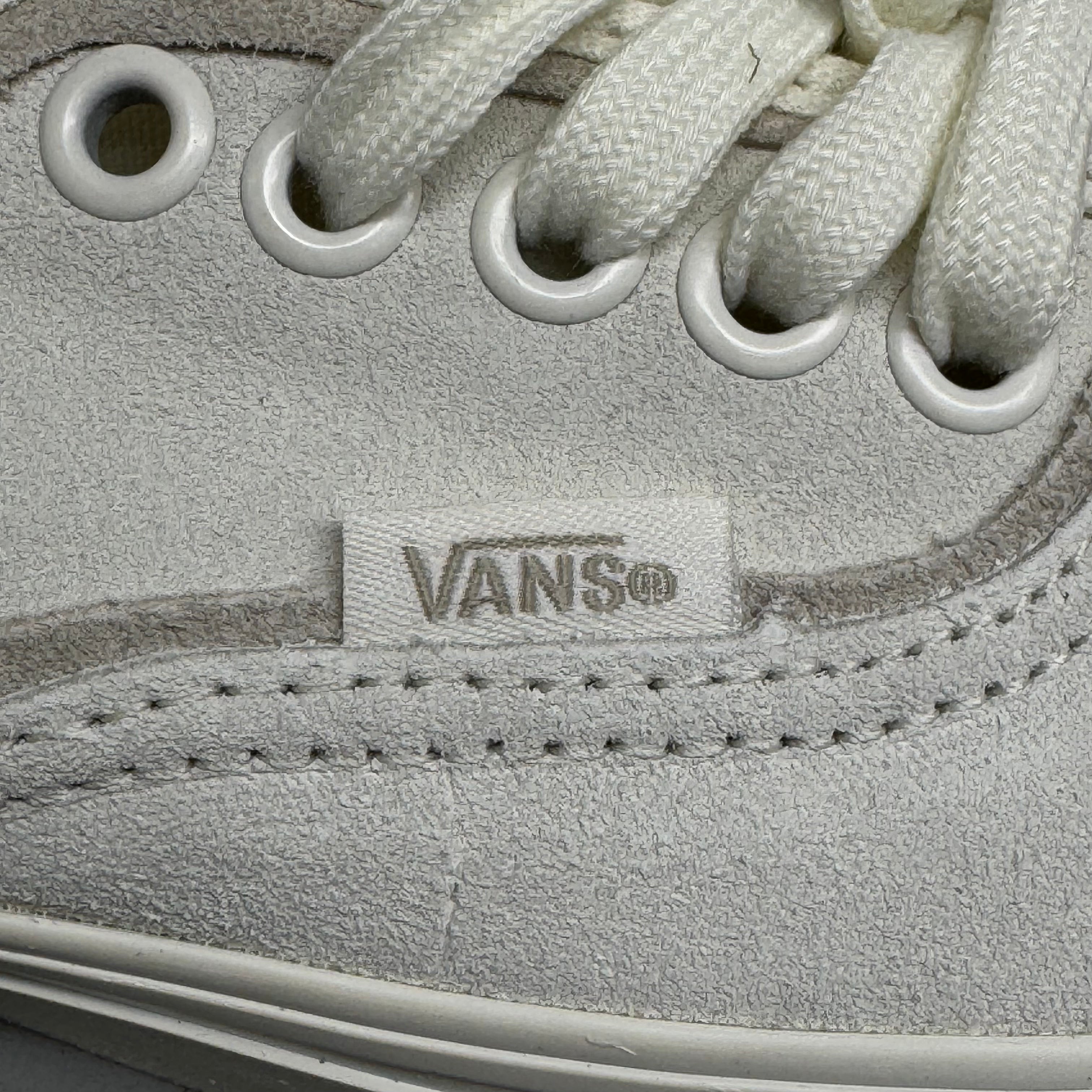 VANS Authentic Sliver Sneakers Shoes Mens's Sz 11 White/White VN000D6DWWW
