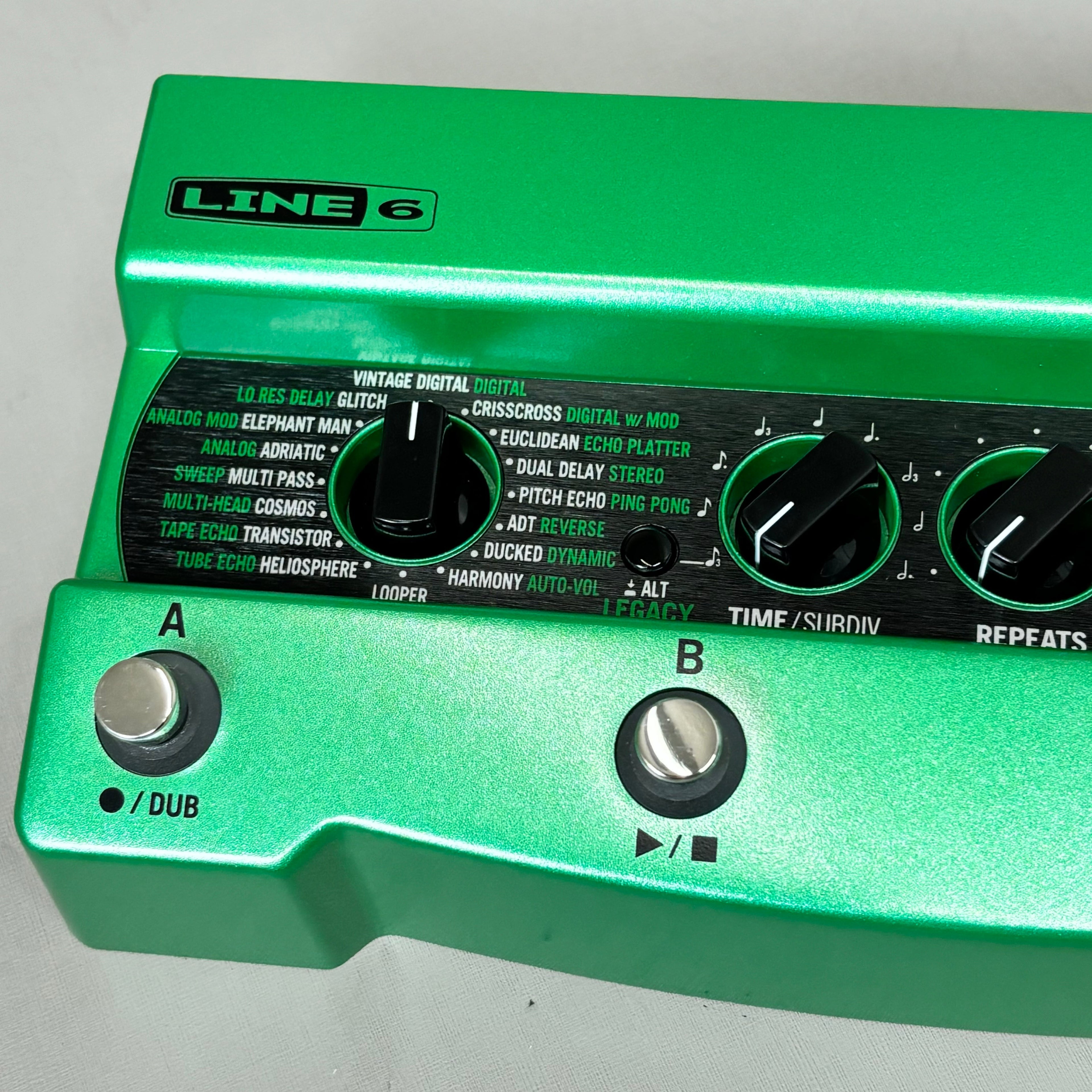 LINE 6 Delay & Looper Modeler Pedal 4 Switch & 1 Switch Loopers Green DL4 MkII