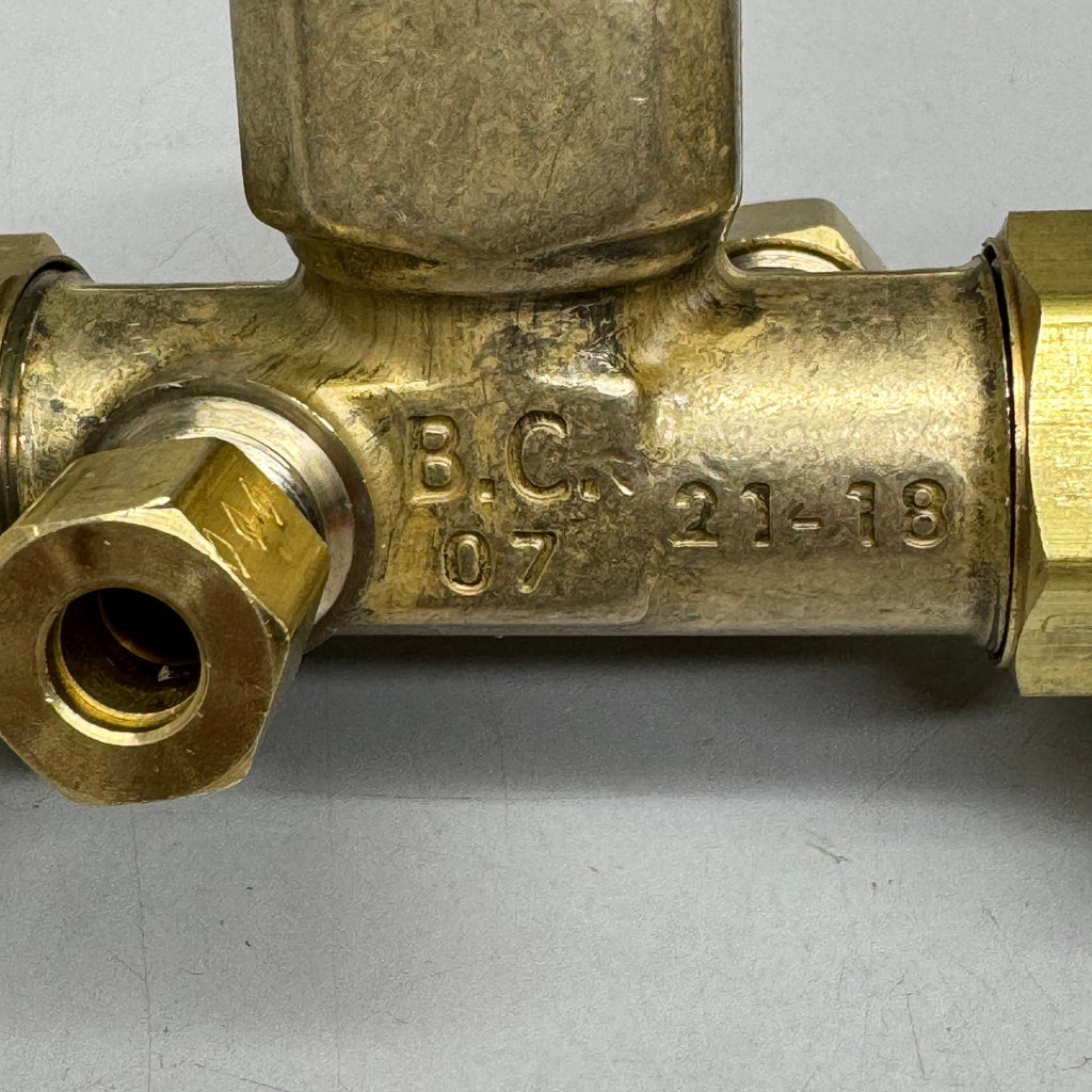BRASSCRAFT Dual Shut-off Outlet Valve 1/2" FIP INLET X 3/8" OD & 1/4" OD COMP OUTLETS Gold R1700DVX R
