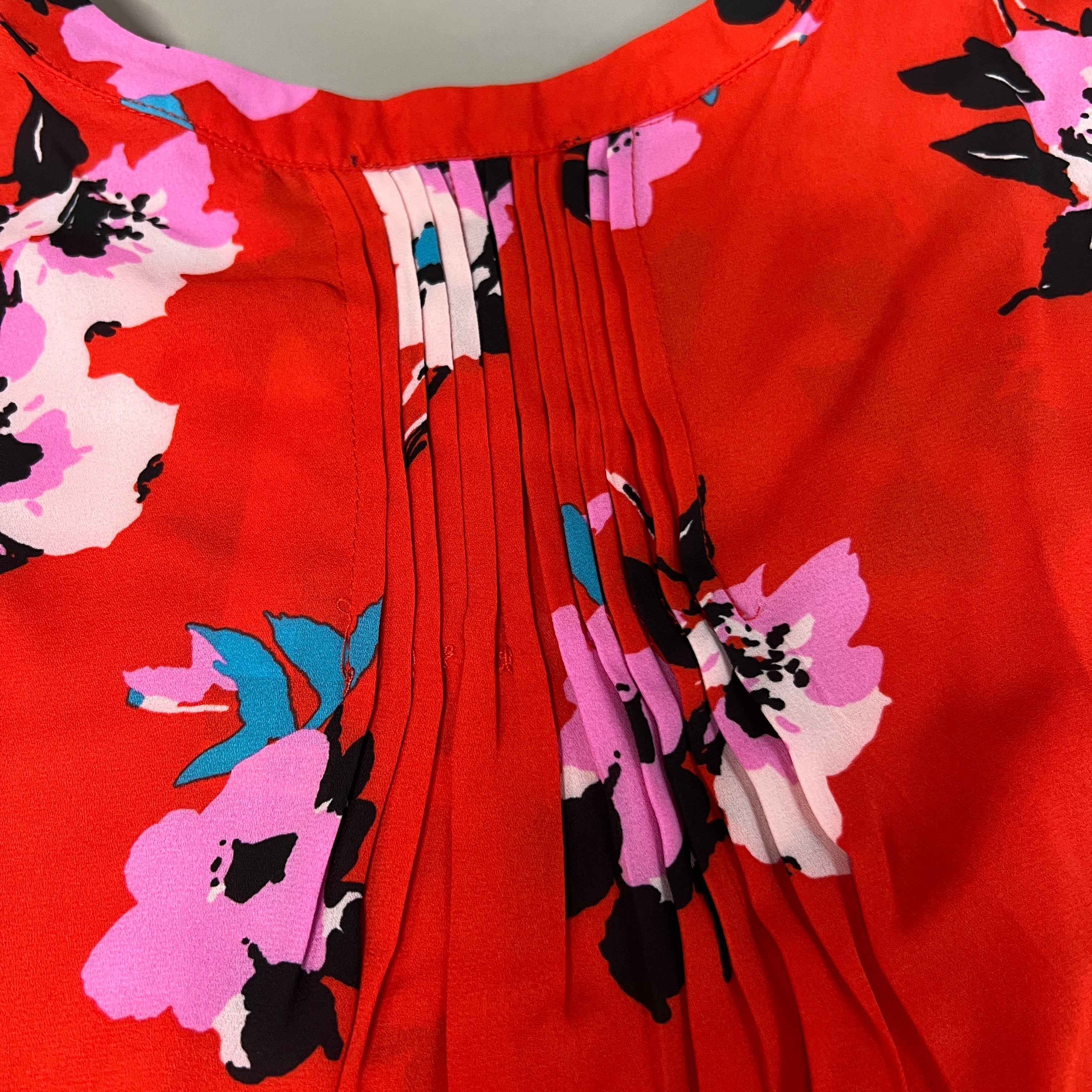 CHELSEA & THEODORE Sleeveless Blouse Women's Size M Red Floral Paisley 2165072 (NEW)